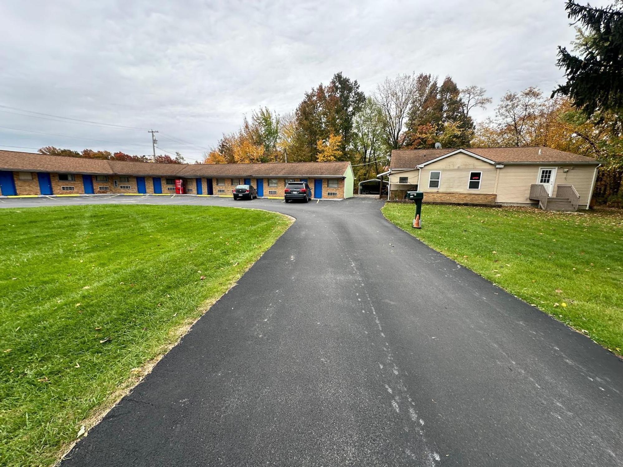 Westgate Manor Motel Austintown & Youngstown Ohio Exterior foto