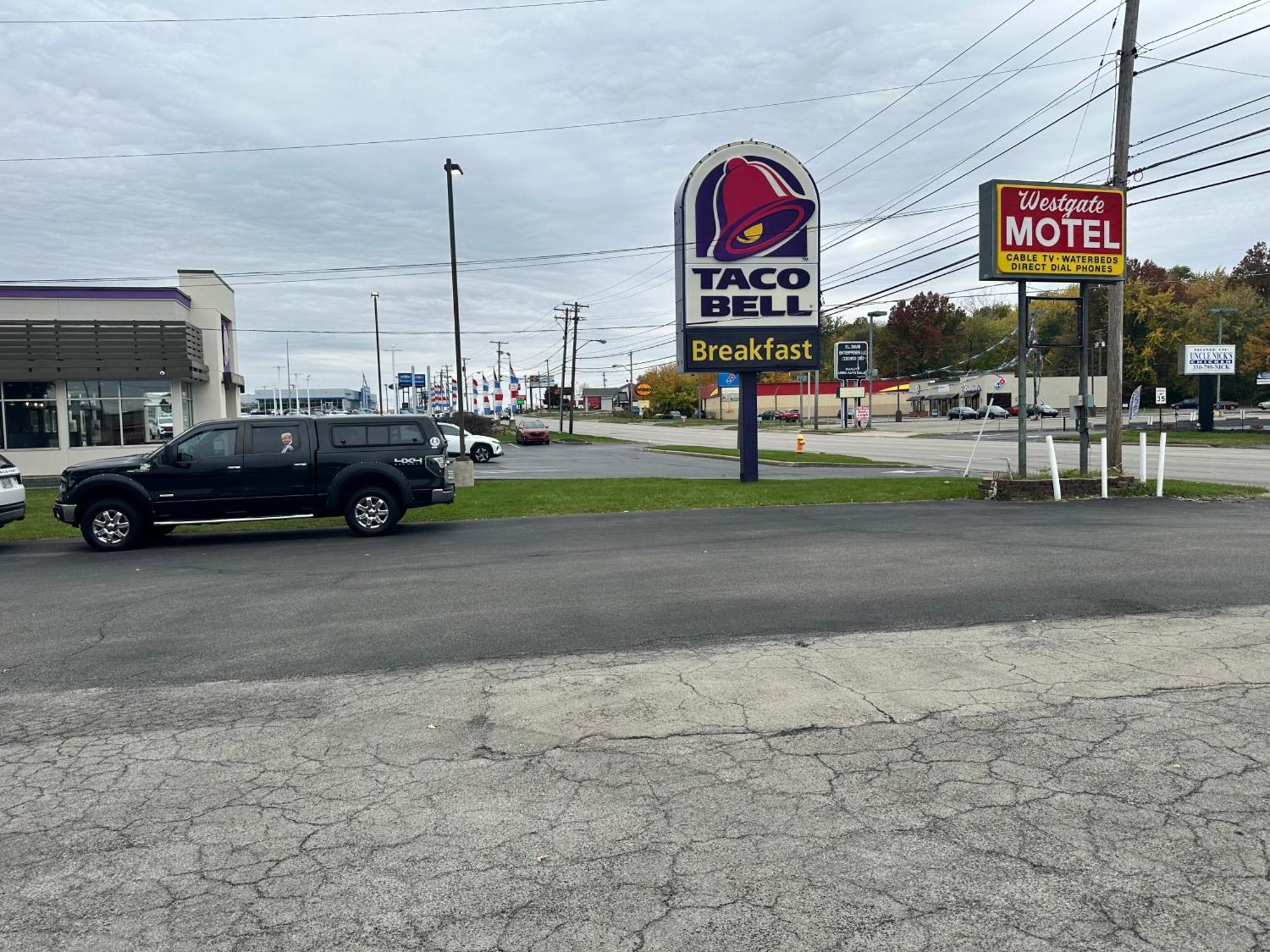 Westgate Manor Motel Austintown & Youngstown Ohio Exterior foto